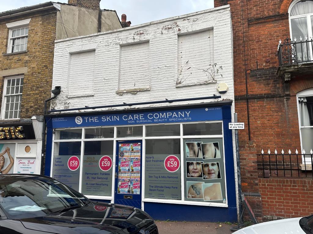 Lot: 26 - VACANT SHOP IN TOWN CENTRE - Shop in town centre